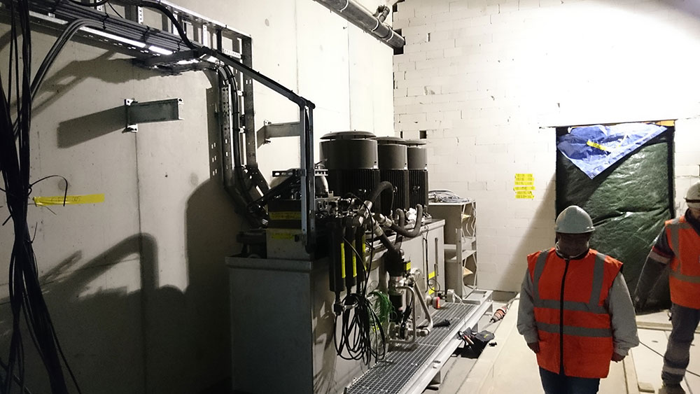 Hydraulic power unit installed on the Botlek bridge