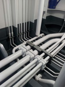 Hydraulic piping on board of a CSD