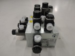 hydraulic manifold with valves