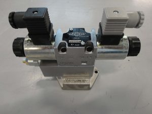 hydraulic valve for use in a mobile application
